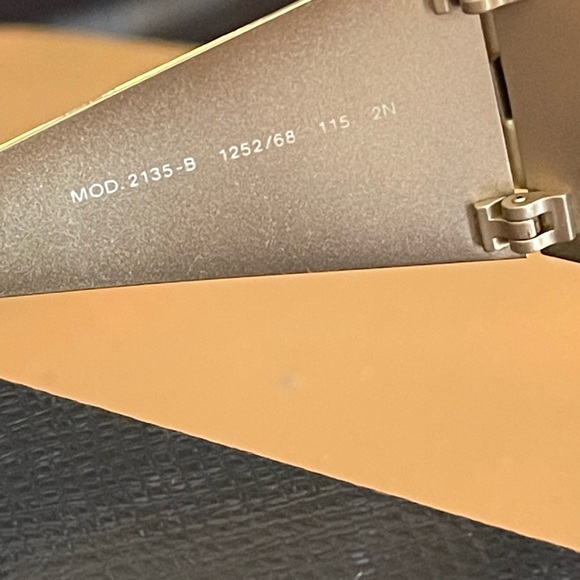 Vintage Versace sunglasses.new in the box - Picture 8 of 9